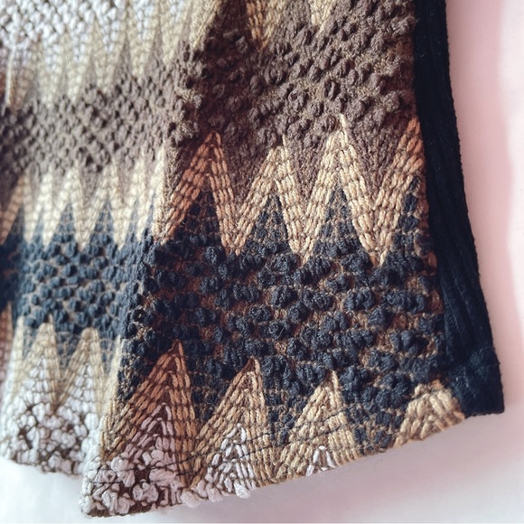 Academia Black & Brown Textured Top 🔲🤎🦇 - Picture 7 of 10